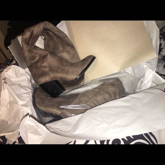 Thigh high boots - Picture 1 of 3